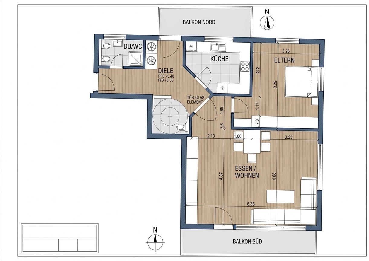 Grundriss der unteren Ebene mit Wohnen, Essen, Küche, Schlafzimmer und Balkonen